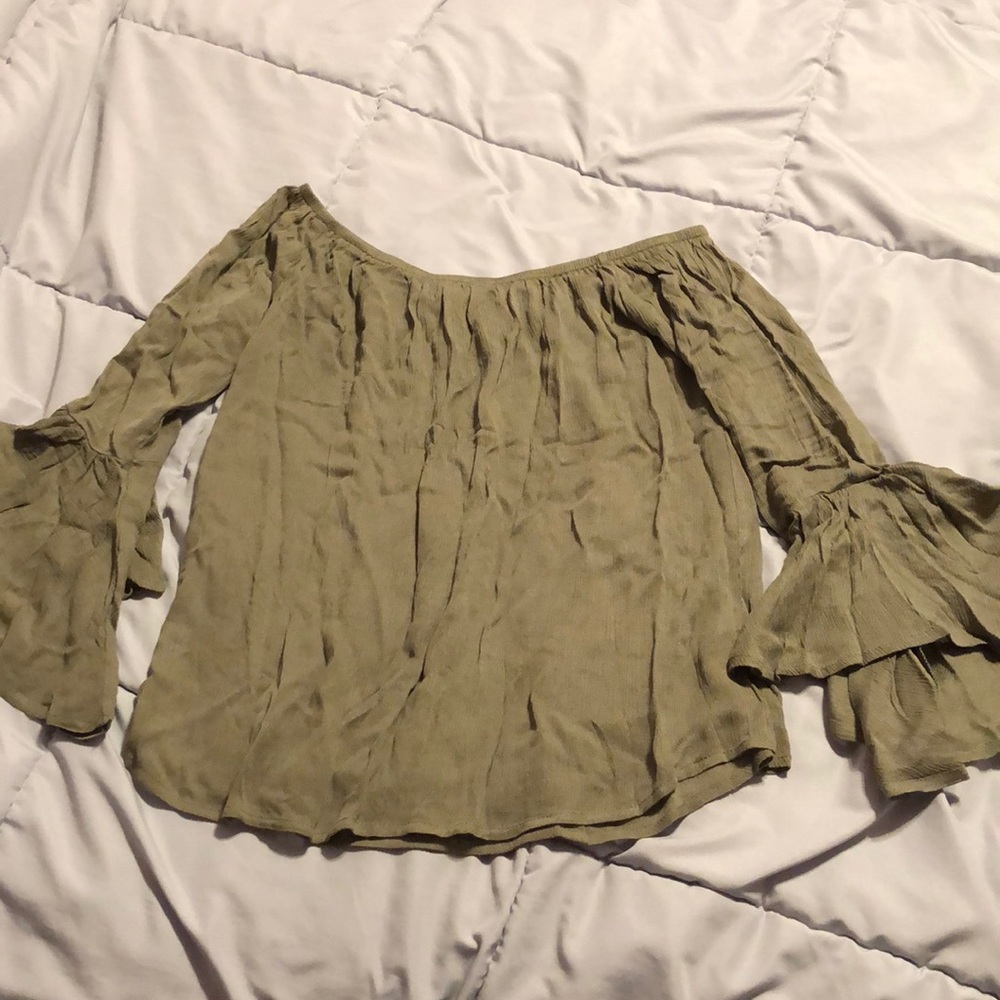 ruffled green top with bell sleeves NEW NEVER WORN